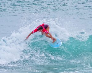 魅惑の若い美人女子プロサーファー3