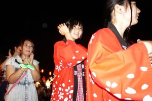 種子島の星原夏祭りの美少女達の踊り3