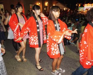 種子島の星原夏祭りの美少女達の踊り11