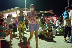 種子島の星原夏祭りの美少女達の踊り8