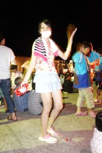 種子島の星原夏祭りの美少女達の踊り6