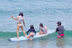 屋久津で遊ぶ種子島の子供達2