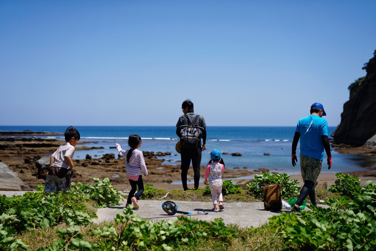小さな子供たちも、ここからアーチ岩に向かいます。